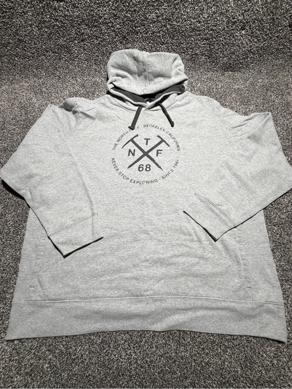 The North Face Light Gray Pullover Hoodie with Center Logo Men’s XXL